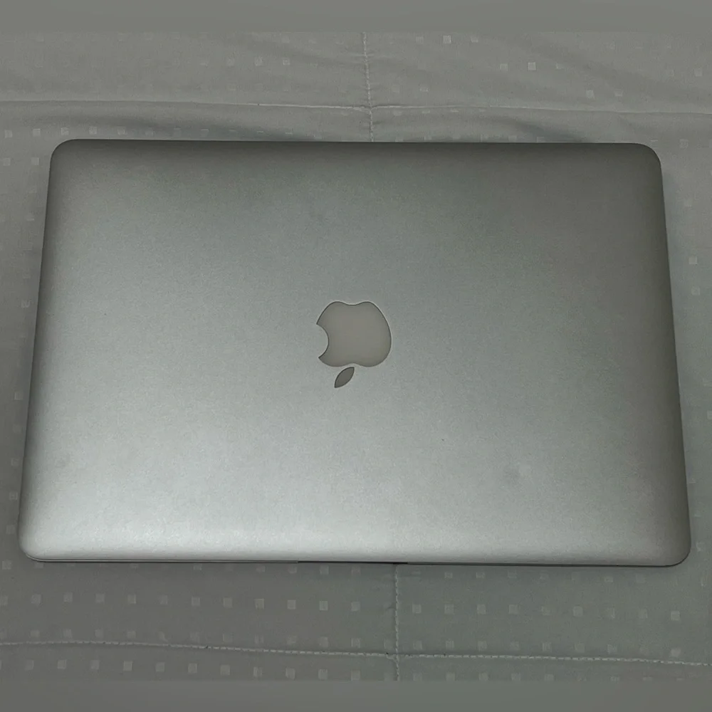 Apple MacBook Air (13-inch, Early 2015) - Silver